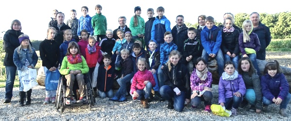 Die Schüler der 4 Klasse der Grundschule am Sennerand haben für die Fürstenallee icheln gesammelt