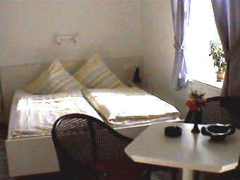 Die Doppelzimmer von der Pension Lausitz bieten Komfort wie zum Beispiel Radio, TV, Minibar.