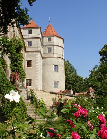 Das Schloss Scharfenberg in seiner vollen Bracht in Klipphausen.