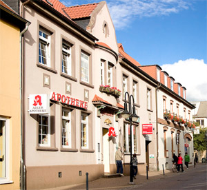 Die Adler Apotheke in Wolmirstedt ist seit 1705 für Ihre Kunden und Patienten da.