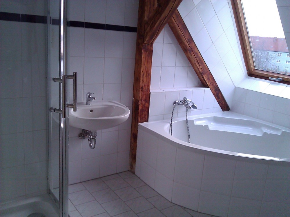 Bad in saniertem Mehrfamilienhaus in Merseburg - Verwaltet von Thomas Warnke Immobilien & Hausverwaltung